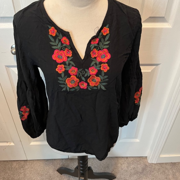 Luna Moon size M embroidered top - Picture 10 of 12